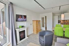 Wohnzimmer mit Kamin (Elektro)