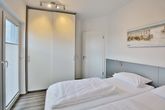 Schlafzimmer über Außenjalousien abzudunkeln